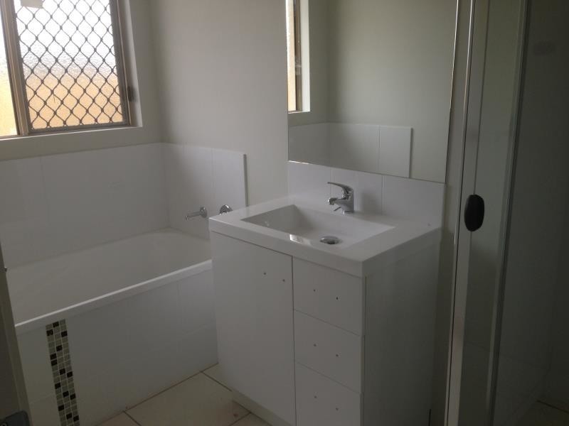 27 Ellenor Street, Mount Low QLD 4818